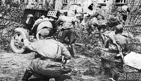 苏联炮兵在牡丹江地区参与攻击（资料图）<br>