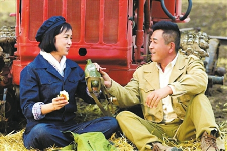 　　▶蒋雯丽和王志飞合作演绎用双手创造幸福生活的故事。