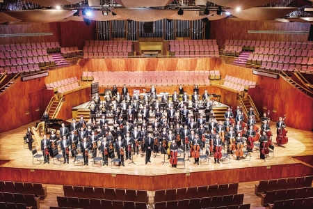 广州交响乐团的演出照。<br>