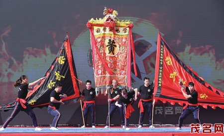 武术选手精彩表演。 茂名日报社全媒体记者黄信涛摄