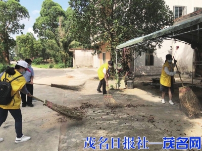 　　中国移动茂名分公司组织志愿者到电白扬海社区开展文明劝导专项行动，清扫道路和卫生死角。<br>