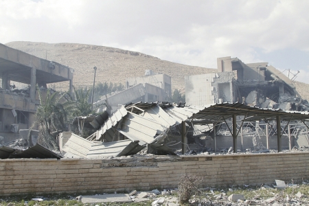 　　▶4月14日在叙利亚大马士革拜尔宰区拍摄的遭袭后的科研中心。<br>