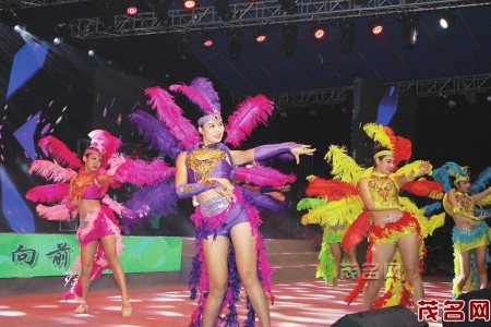 　　桑巴舞让观众领略到浓郁的巴西风情。<br>