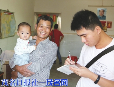 　　陈喜初二儿子陈广庆向记者说起父亲回乡后的生活。<br>