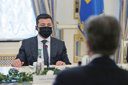 　　1月19日，乌克兰总统泽连斯基（左）在基辅会见美国国务卿布林肯。<br>　　（新华社发，乌克兰总统办公室供图）<br>